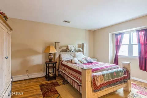 Bedroom - 23 Highland Dr, Middlesex, NJ 08846 photo 1 of 5