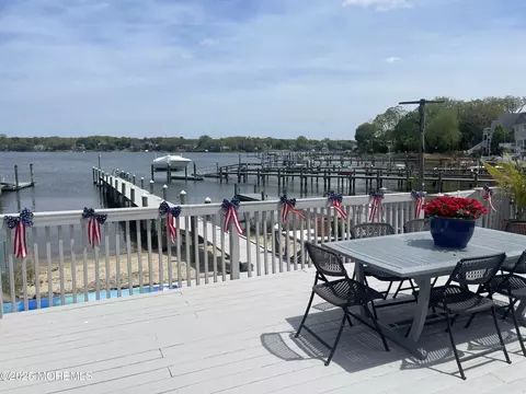 195 Riverside Dr N, Brick, NJ 08724