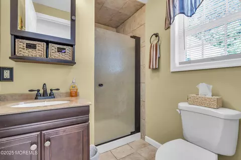 Bath - 5 Navajo Dr, Waretown, NJ 08758 photo 1 of 2