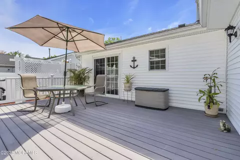 Exterior - 5 Navajo Dr, Waretown, NJ 08758 photo 4 of 11