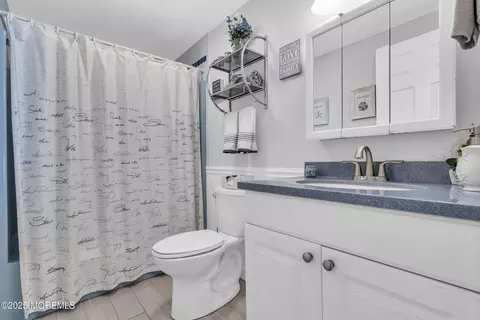 Bath - 5 Navajo Dr, Waretown, NJ 08758 photo 2 of 2