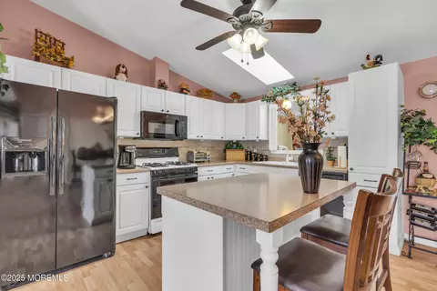 Kitchen - 5 Navajo Dr, Waretown, NJ 08758 photo 6 of 6