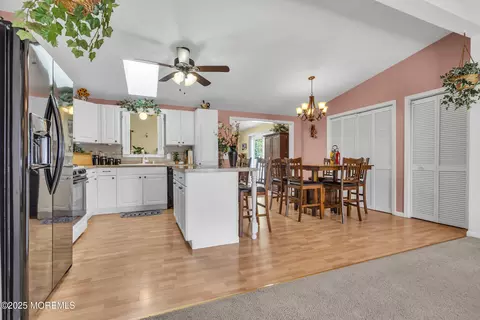 Kitchen - 5 Navajo Dr, Waretown, NJ 08758 photo 2 of 6