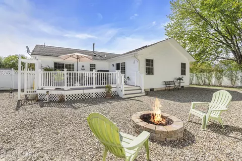 Exterior - 5 Navajo Dr, Waretown, NJ 08758 photo 7 of 11
