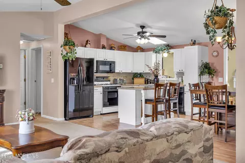 Kitchen - 5 Navajo Dr, Waretown, NJ 08758 photo 1 of 6