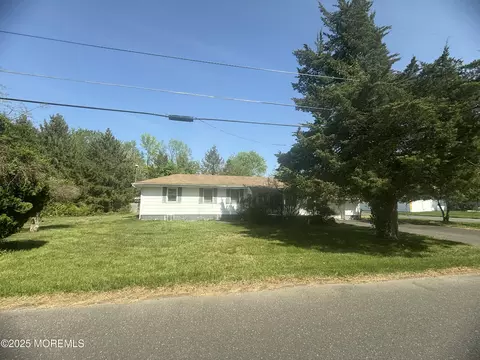 10 Cedar St, New Egypt, NJ 08533