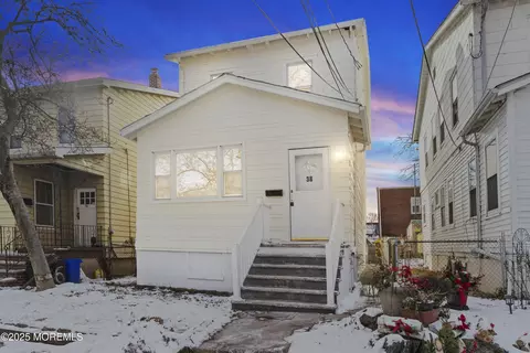 38 Scofield St, Newark, NJ 07106