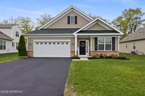 166 Woodside Ln, Whiting, NJ 08759