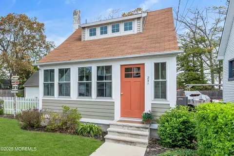 231 E Lakewood Ave, Ocean Gate, NJ 08740