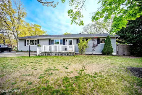 20 Sylvan Lake Blvd, Bayville, NJ 08721