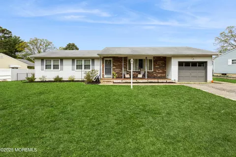 303 Savannah Rd, Toms River, NJ 08757