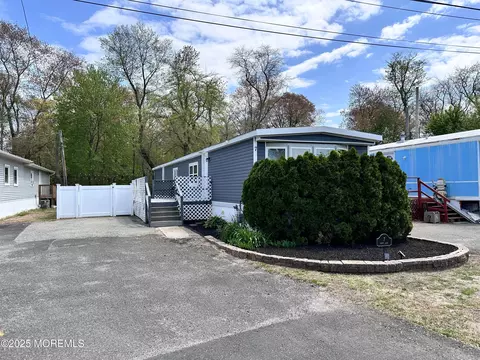 7 Misty Ln, Jackson, NJ 08527