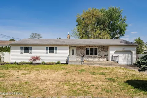833 6th Ave, Toms River, NJ 08757