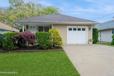20 Mount Matterhorn Ln, Toms River, NJ 08753