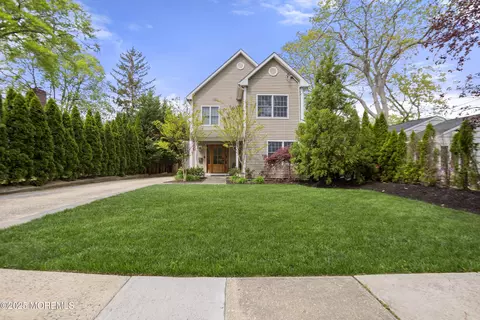 196 Highwood Rd, Oakhurst, NJ 07755