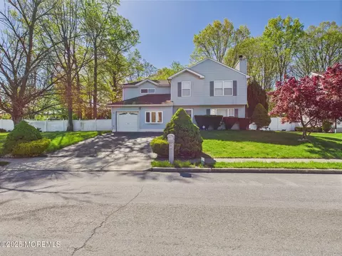 74 Mystic Ct, Cliffwood, NJ 07721