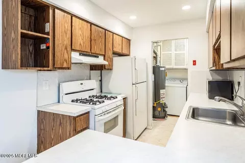 Kitchen - 321 Lockheed Rd, Brick, NJ 08723 photo 2 of 3