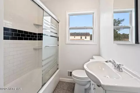 Bath - 321 Lockheed Rd, Brick, NJ 08723 photo 1 of 1
