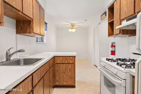 Kitchen - 321 Lockheed Rd, Brick, NJ 08723 photo 3 of 3