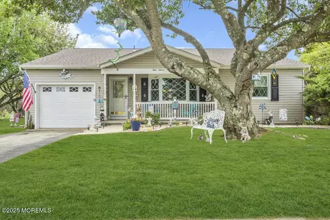 111 Langley Ct, Toms River, NJ 08757