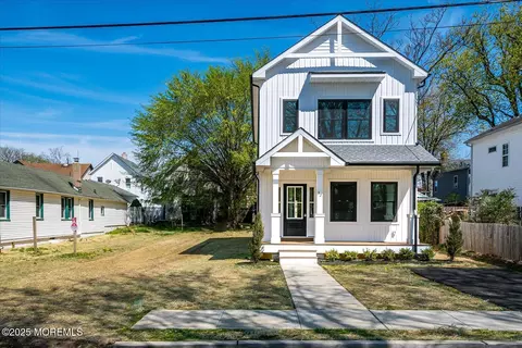 32 Earl St, Red Bank, NJ 07701