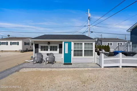 28 E Marlin Way, Lavallette, NJ 08735