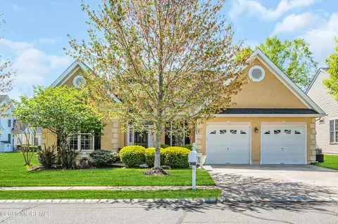 2 Carleton Dr, Freehold, NJ 07728