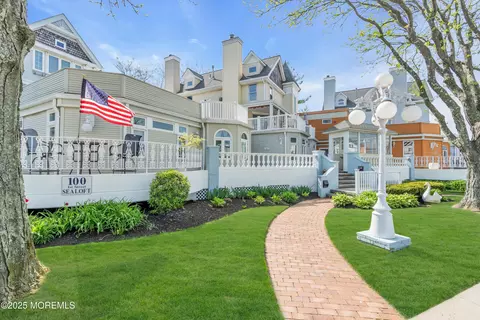 100 First St #7, Keyport, NJ 07735