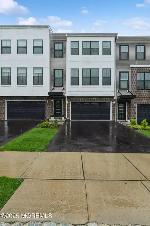 94 Bataan Ave, Tinton Falls, NJ 07724