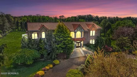 8 Tiberon Dr, Holmdel, NJ 07733