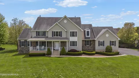 5 Breckenridge Ct, Freehold, NJ 07728