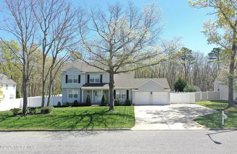 178 Royal Oak Dr, Waretown, NJ 08758