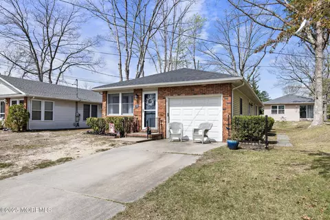 54 Dogwood Rd, Stafford, NJ 08050