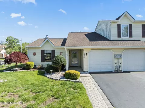 37 Sloop Sq, Freehold, NJ 07728
