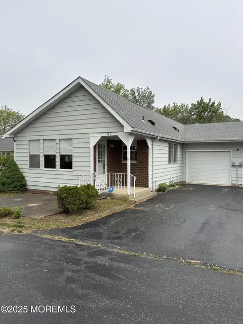 68 D Yorktowne Pkwy, Whiting, NJ 08759