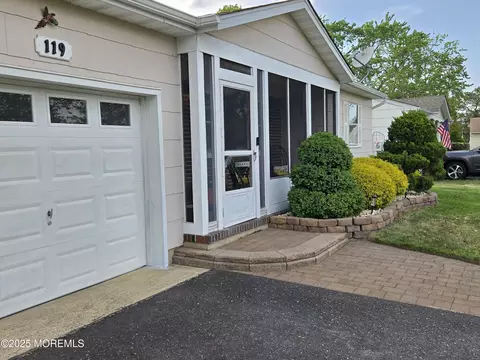 119 Bolingbroke Ct, Toms River, NJ 08757