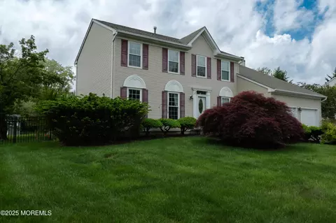 216 Ivanhoe Dr, Robbinsville, NJ 08691
