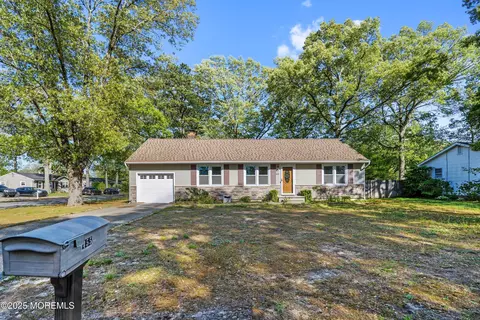 455 Commodore Dr, Forked River, NJ 08731