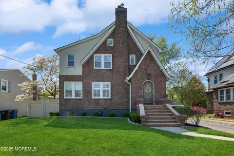 64 Roosevelt Cir E, Red Bank, NJ 07701