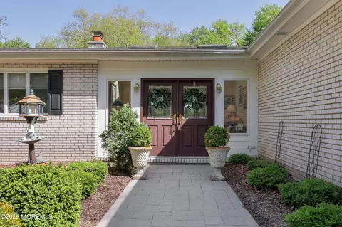 68 Middletown Rd, Holmdel, NJ 07733