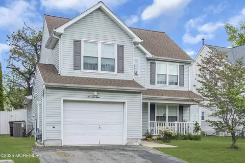 78 Dolphin Cir E, Bayville, NJ 08721