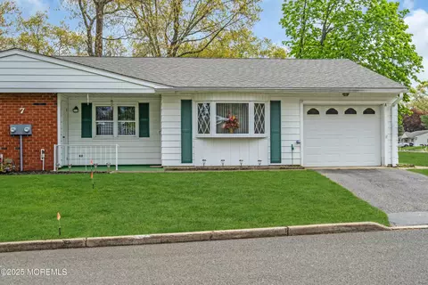 7 Arkansas Dr #A, Whiting, NJ 08759