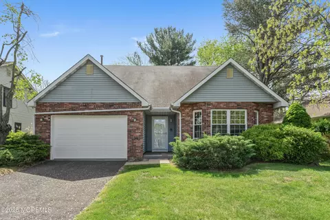 24 Clubhouse Ln, Marlboro, NJ 07746