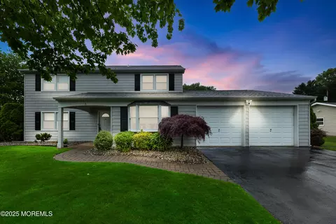 3 North Cir, Aberdeen, NJ 07747