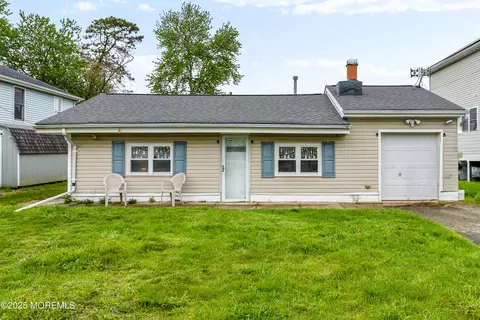 560 Lloyd Rd, Toms River, NJ 08753