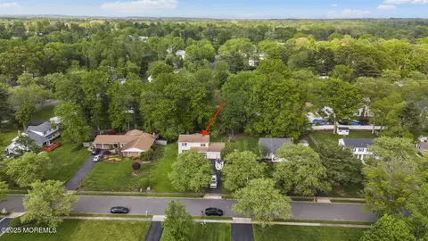 12 Dickinson Ln, Manalapan, NJ 07726