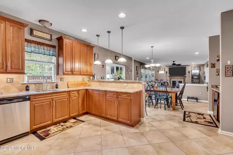 Entry Way - 6 Firenze Rd, Jackson, NJ 08527 photo 3 of 5