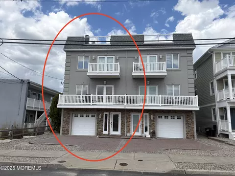 22 K St #2W, Seaside Park, NJ 08752