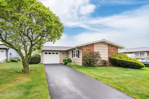 124 Blake Cir, Brick, NJ 08724