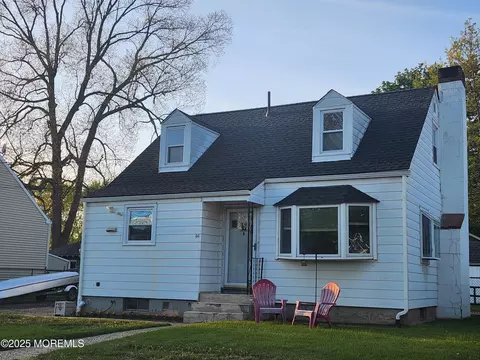 34 Waldron Dr, Allentown, NJ 08501